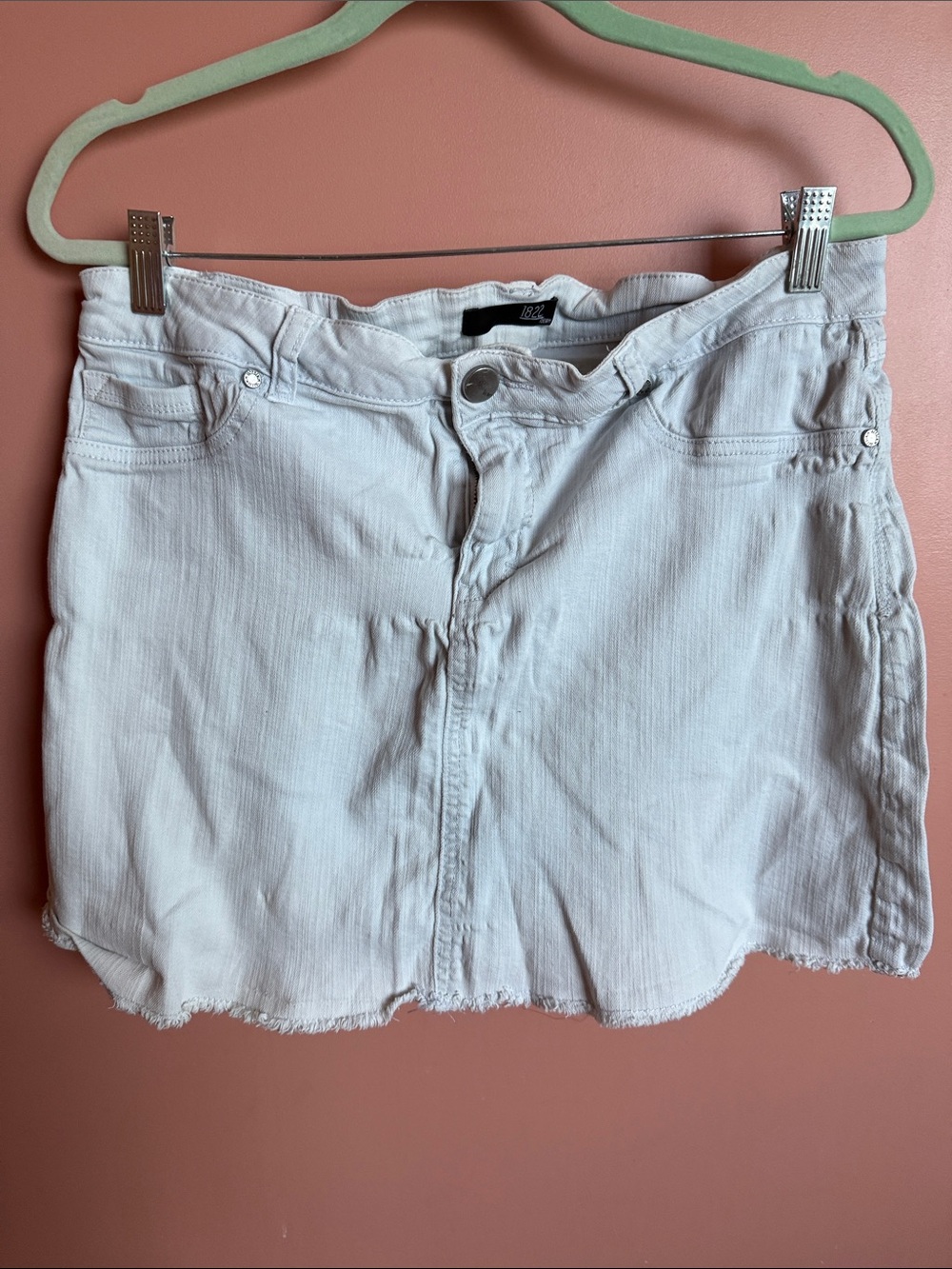 1822 Denim White Frayed-Hem Denim Skort
